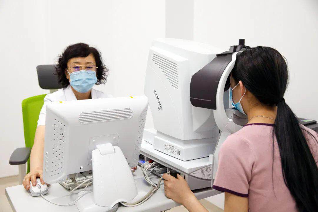 眼睛干澀、看不清字？ 快來這里檢查