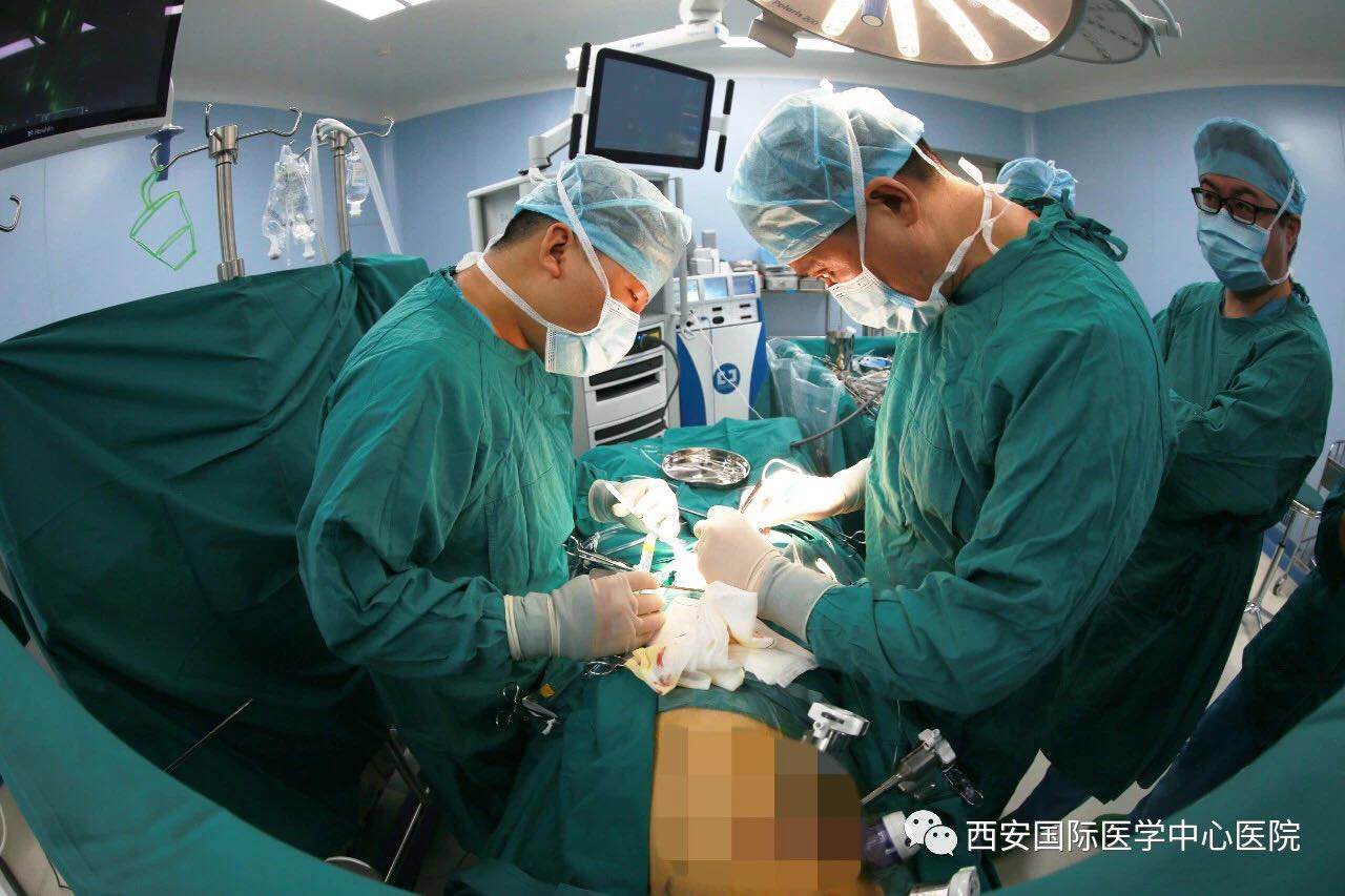 重磅！我院成功完成西北首例四代達(dá)芬奇機(jī)器人輔助房間隔缺損修補(bǔ)術(shù)