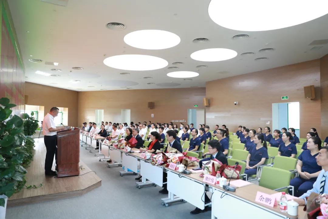 陽光網—昔日并肩戰(zhàn) ，今日敘佳緣 隨州市中心醫(yī)院到國際醫(yī)學中心醫(yī)院參觀交流