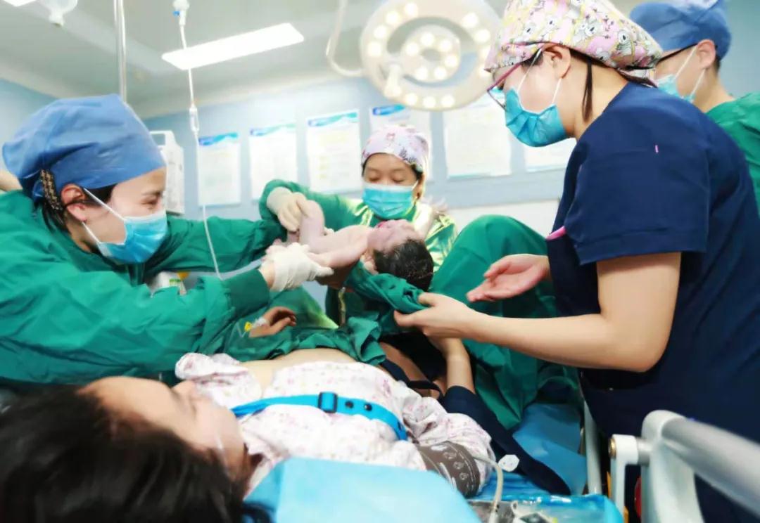 華商云健康—迎新春，西安國際醫(yī)學中心醫(yī)院第一個“金牛寶寶”來啦！