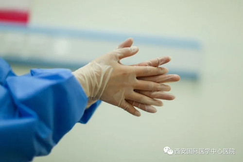 49秒！她的手，已接種了13230人