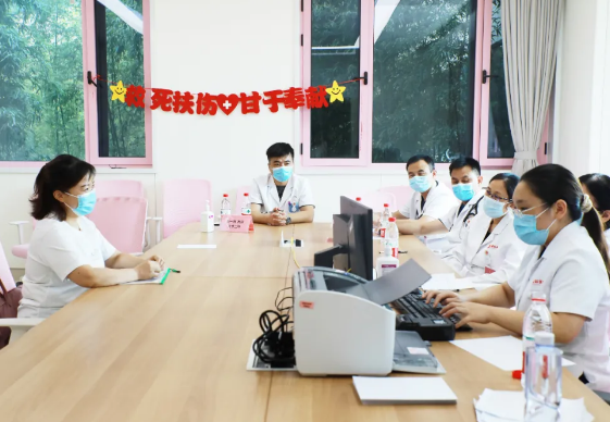 不掛號，解決多個問題，多學科MDT聯(lián)合門診讓更年期女性少跑腿，更安心！
