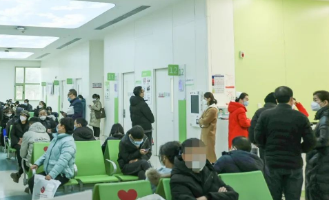 節(jié)后首個(gè)工作日|不停歇，他們?nèi)κ刈o(hù)患者健康！