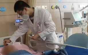 危急重癥、“大白肺” 90%以上恢復(fù)良好，他們?nèi)绾巫龅降模?>
				             </a>
                <div   id=