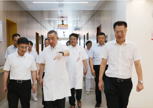 醫(yī)師節(jié)快樂！西北大學(xué)校長孫慶偉一行來院慰問