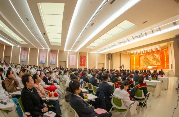 接續(xù)奮斗啟新篇！這場總結(jié)表彰大會奮進感滿滿